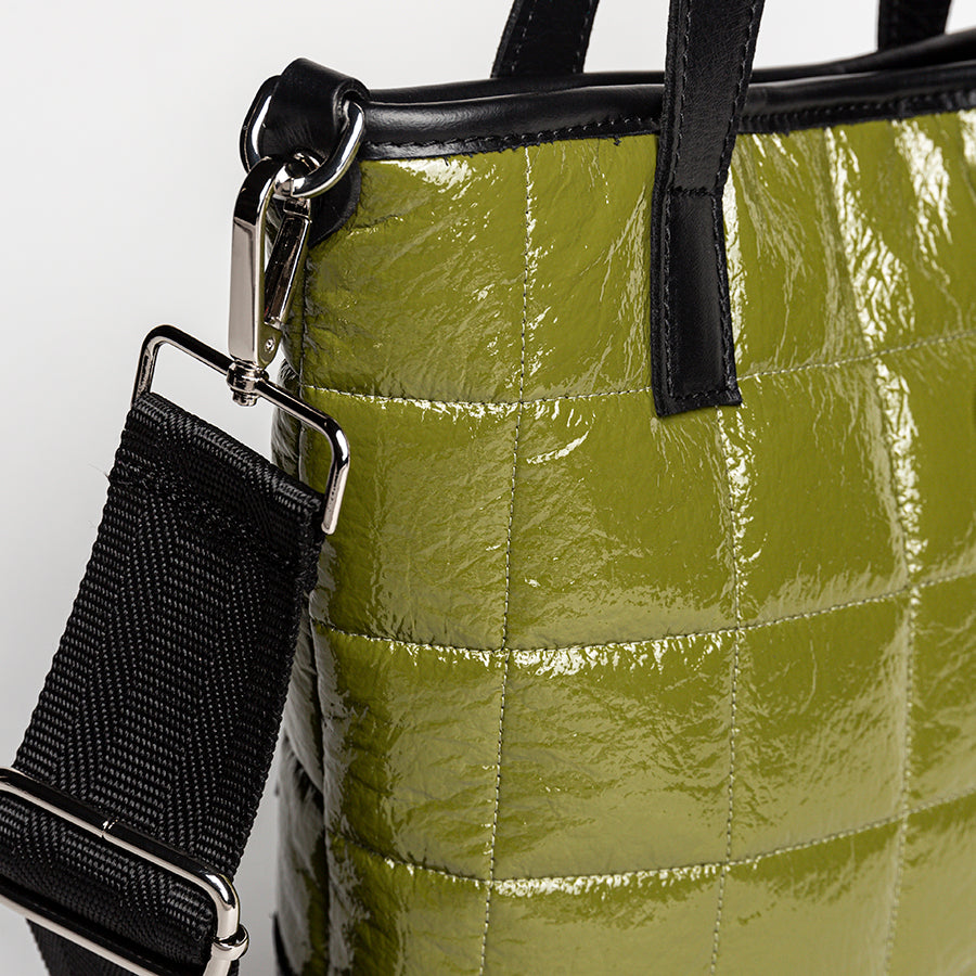 NAPLAK - Tote in pelle nappa e eco-vernice oliva