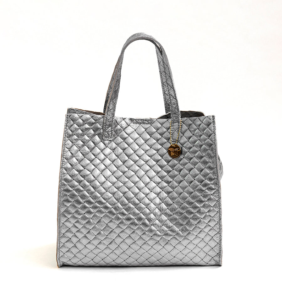 BALI - Borsa in pelle laminata con stampa intrecciata argento