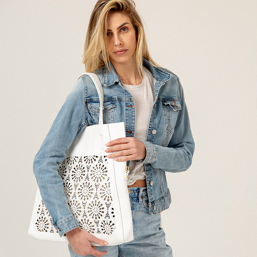 DAFNE - Maxi shopping in white perforated leather