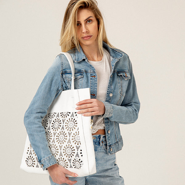 DAFNE - Maxi shopping in white perforated leather