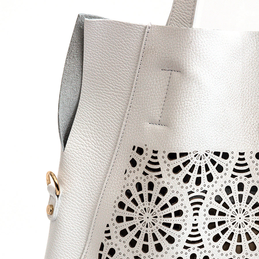 DAFNE - Maxi shopping in white perforated leather