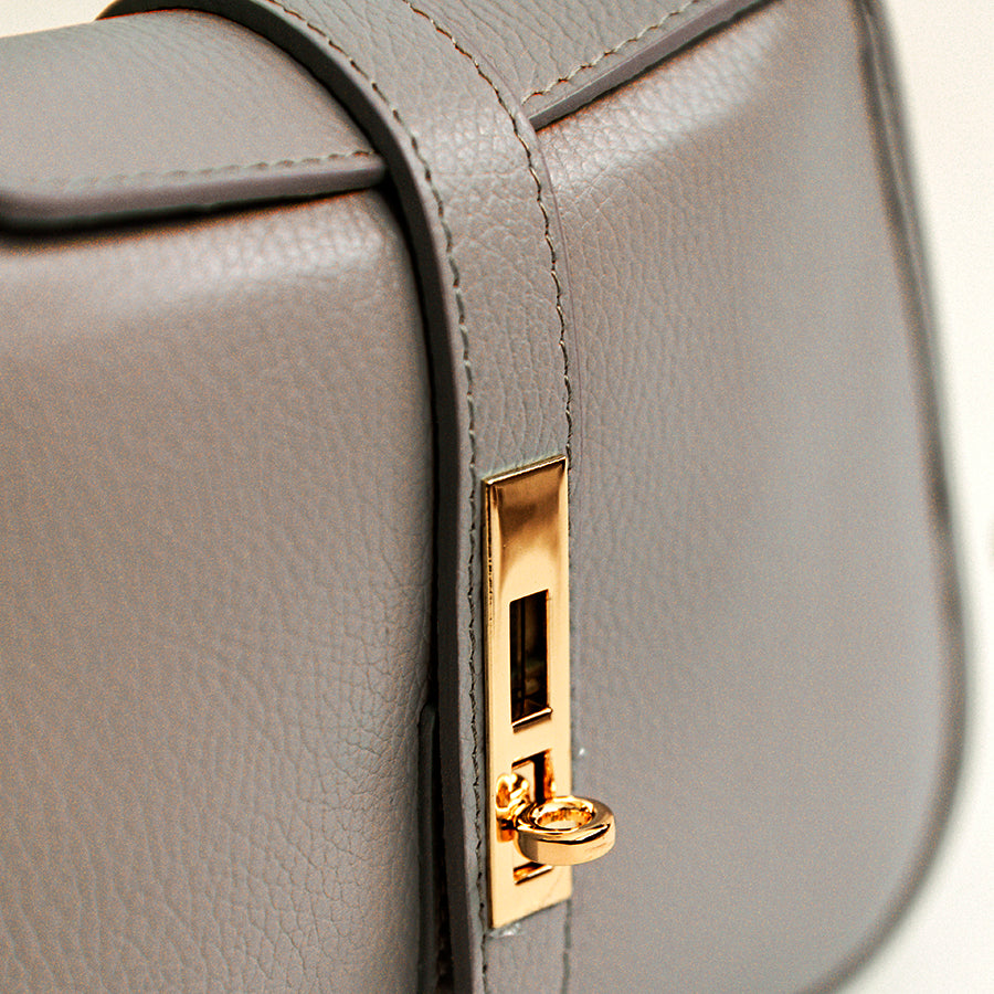 MIRANDA - Taupe Leather Postina