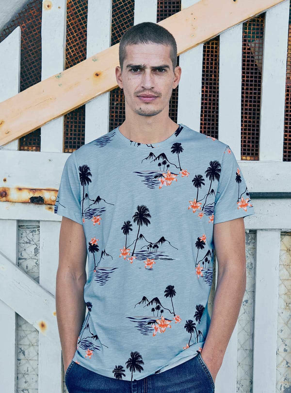 T-SHIRT Z OGNJENIM MOTIVOM IN HAVAJSKIM TISKOM