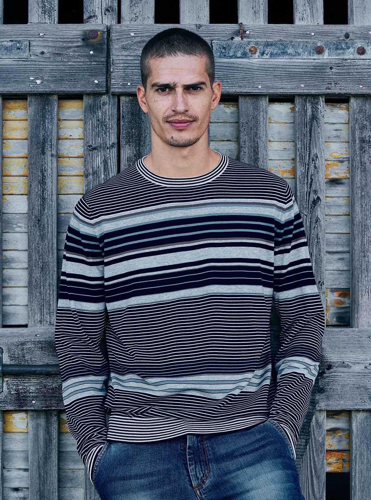STRIPED CREW NECK