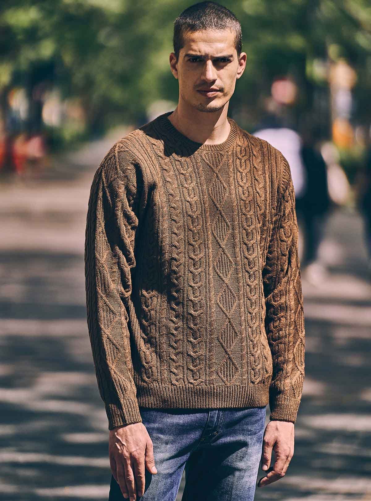 NECKLACE WITH BRAIDED AND DIAMOND PATTERNS