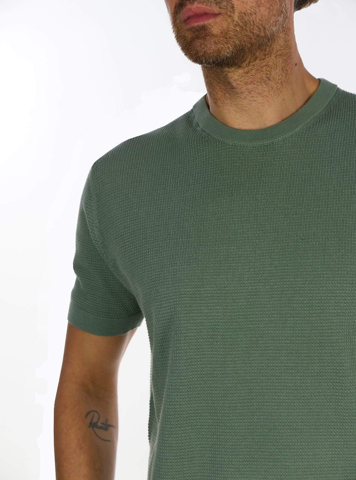 SHORT SLEEVE CREW NECK WITH WAFER WORKING