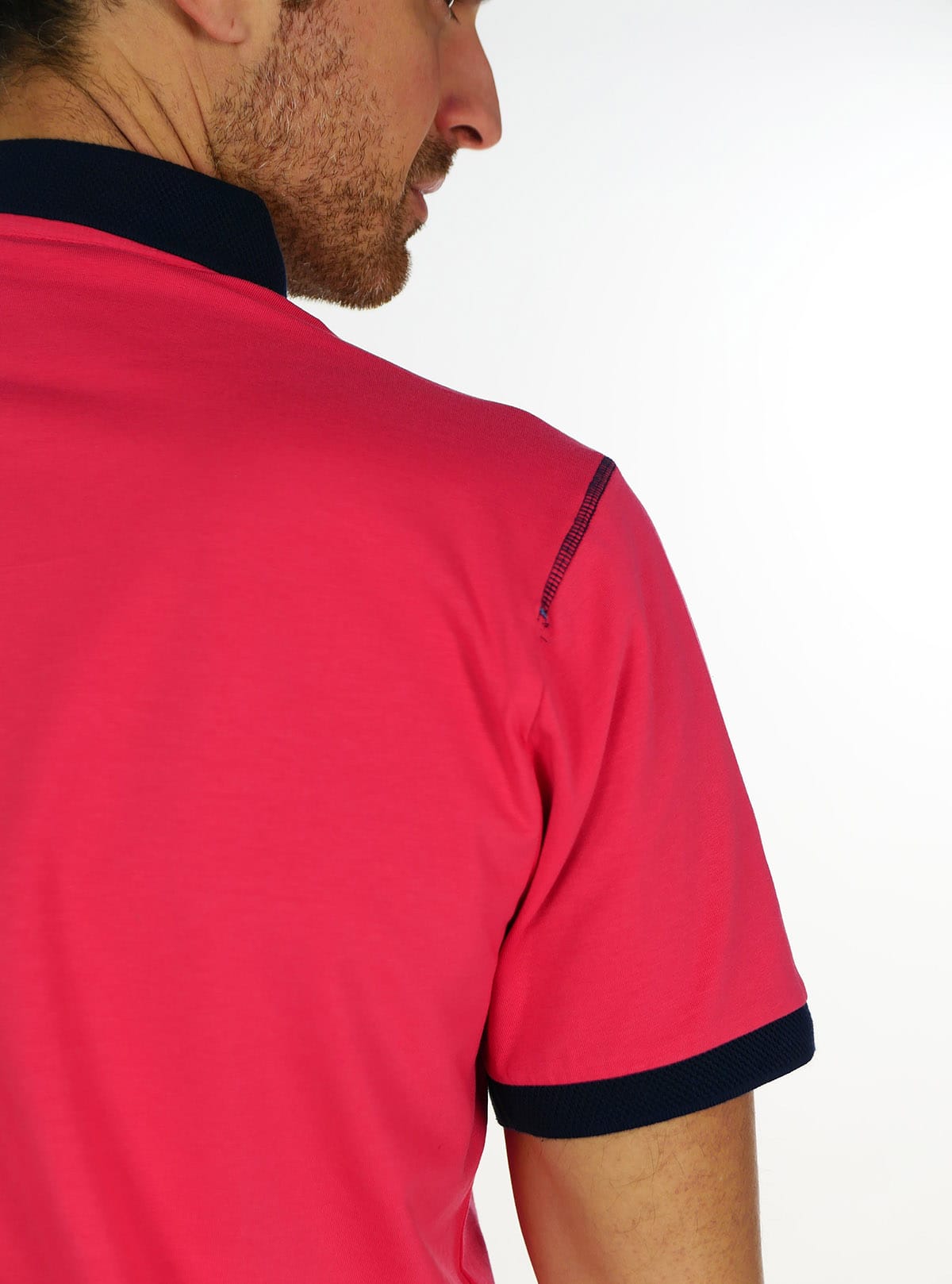 POLO DE MANGA CORTA CON CONTRASTES