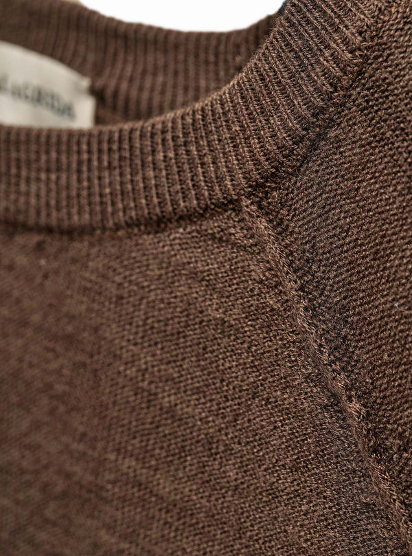 T-SHIRT COL ROND À MANCHES COURTES AVEC BRODERIE SUR LES MANCHES