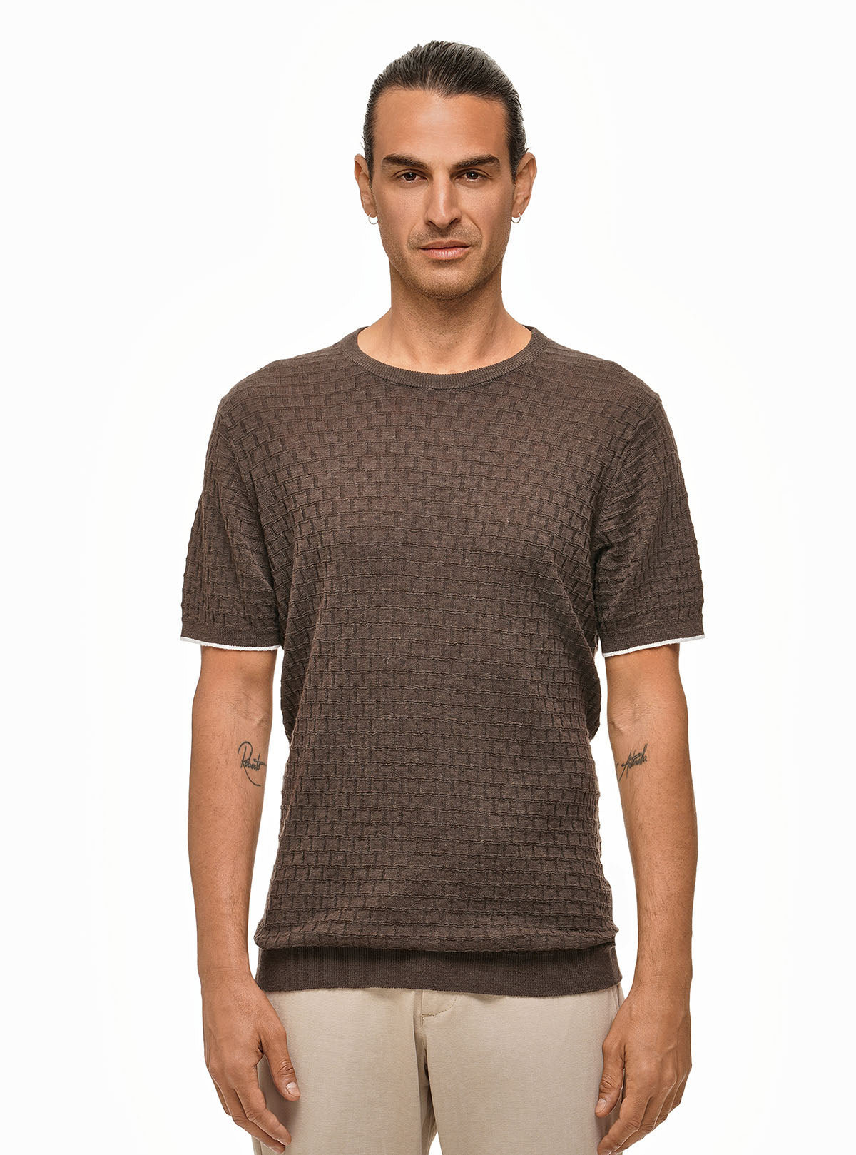 HALF-SLEEVE CREW NECK BRICKWORK DESIGN