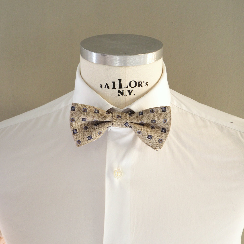 Light linen silk bow tie