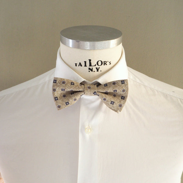 Light linen silk bow tie