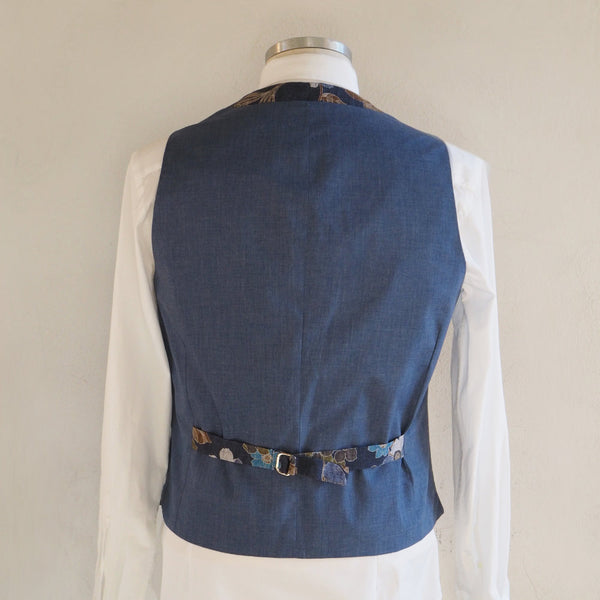 Chaleco floral de base azul