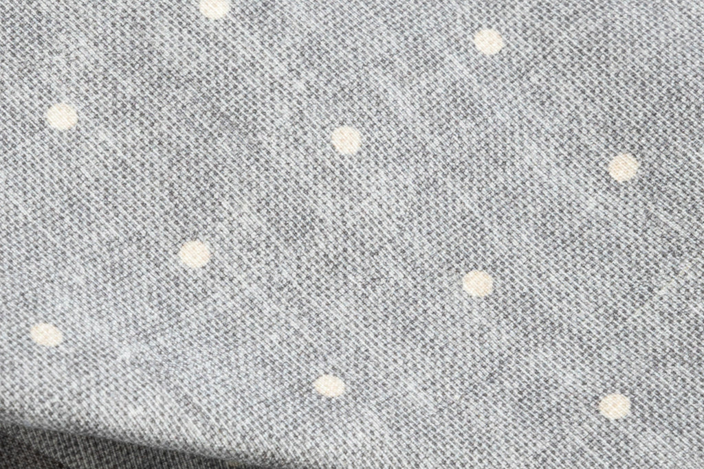 Cravate à pois en mélange de lin et de soie