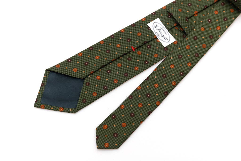 Green tie with geometric pattern in pure silk