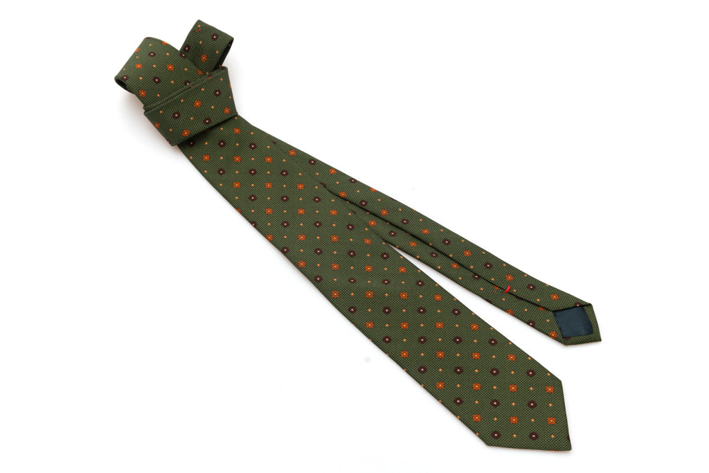 Green tie with geometric pattern in pure silk