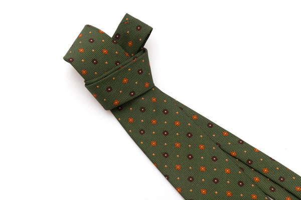 Green tie with geometric pattern in pure silk
