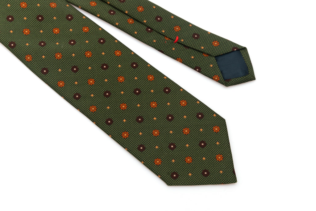 Green tie with geometric pattern in pure silk