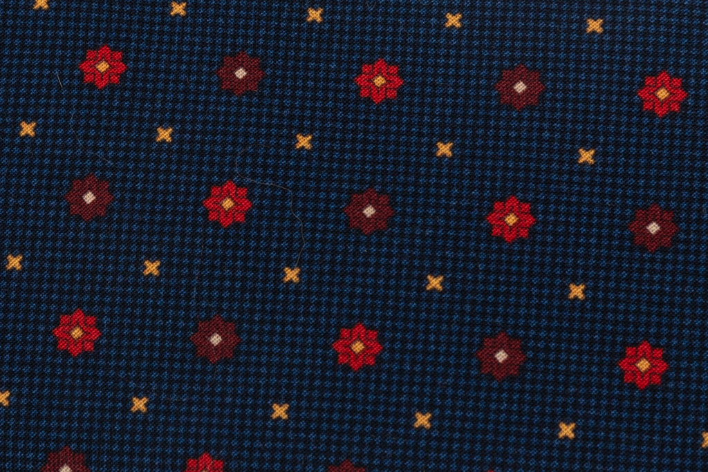 Navy blue tie with micro pattern in pure silk