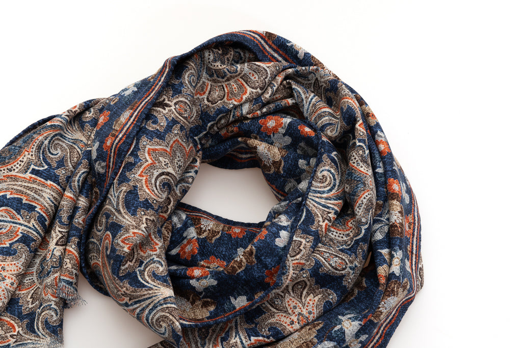 Reversible blue scarf with pure silk pattern