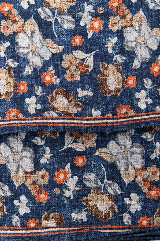 Reversible blue scarf with pure silk pattern