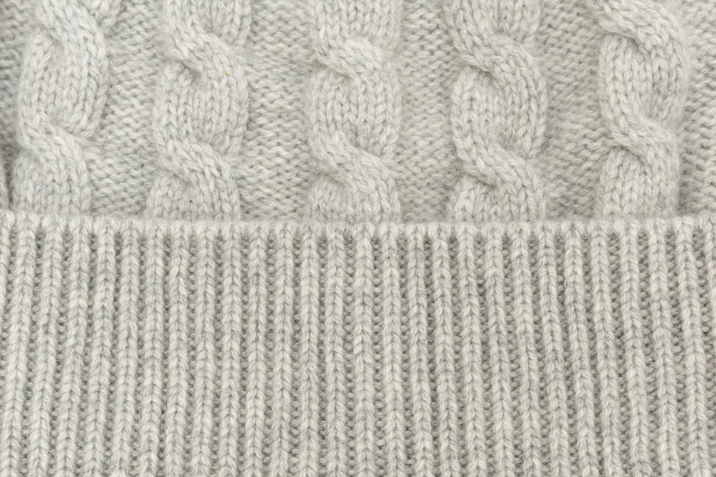 Lichtgrijze kasjmier muts