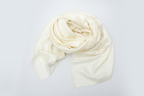 Bela šal iz mešanice kašmirja in svile