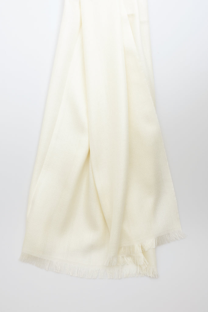 Bela šal iz mešanice kašmirja in svile