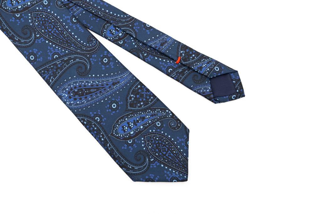 Temno modra kravata z svetlo modrim vzorcem iz čiste svile