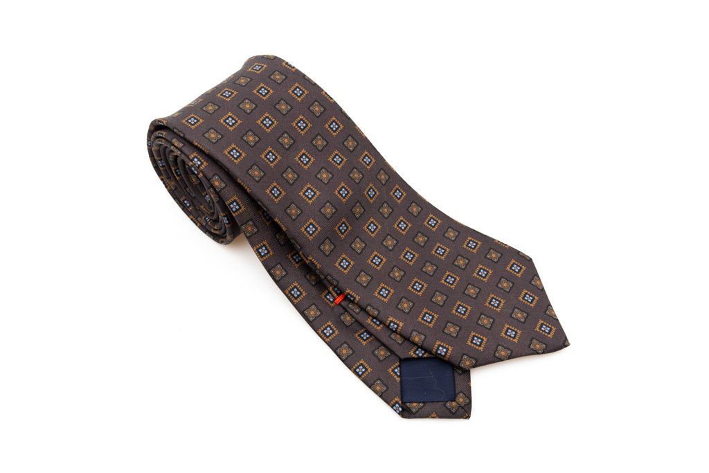 Brown tie with pure geometric silk