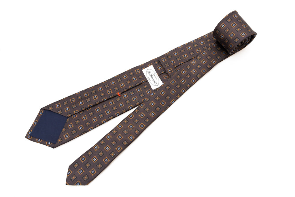 Brown tie with pure geometric silk