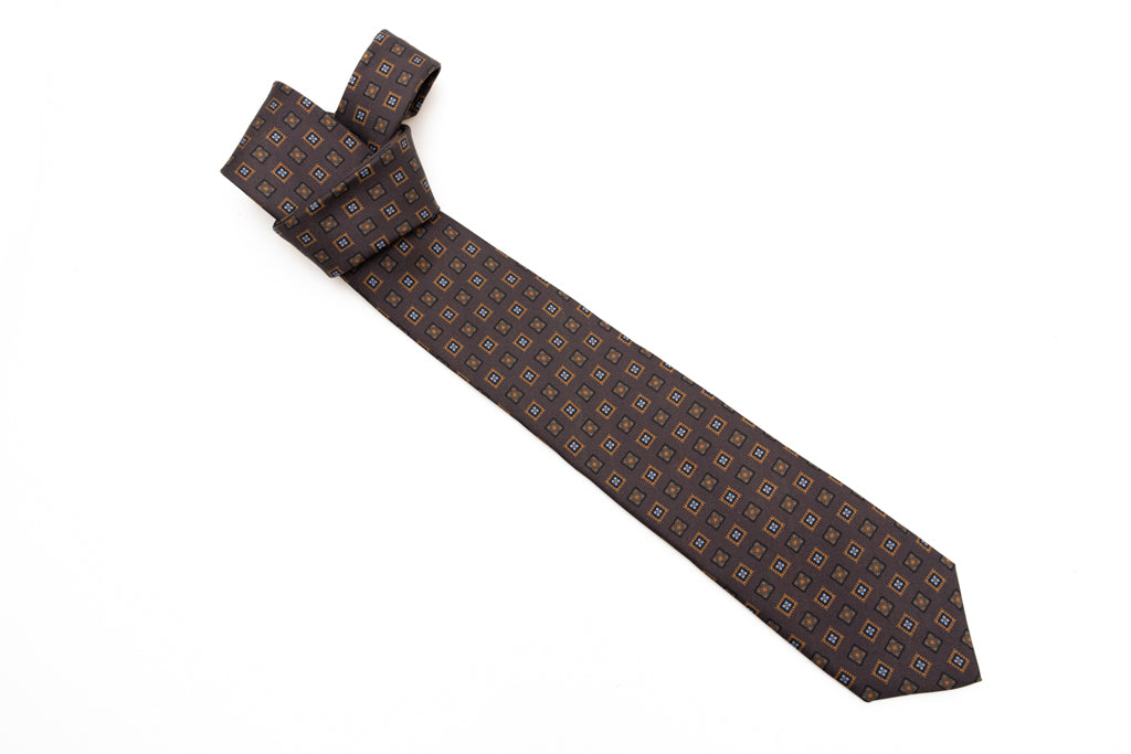 Brown tie with pure geometric silk