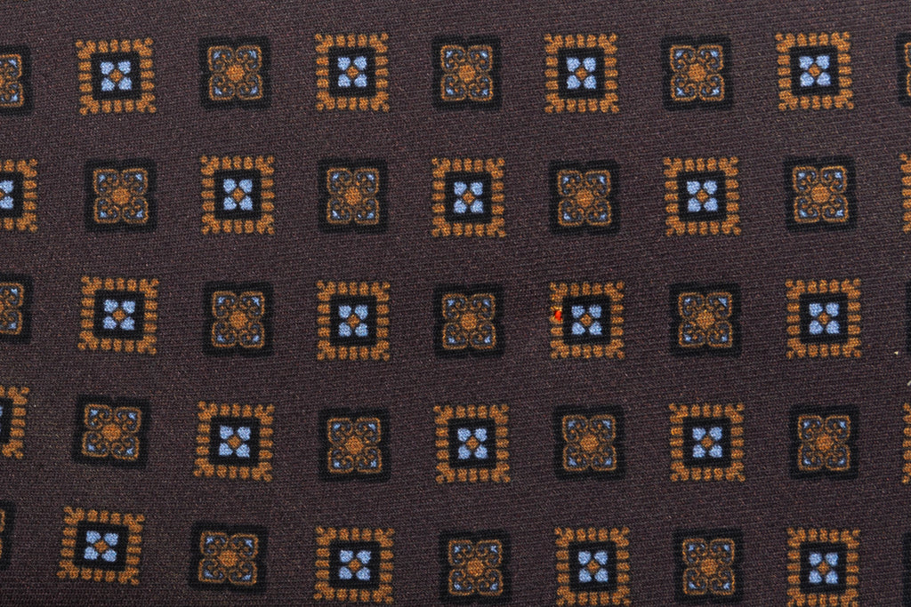 Brown tie with pure geometric silk