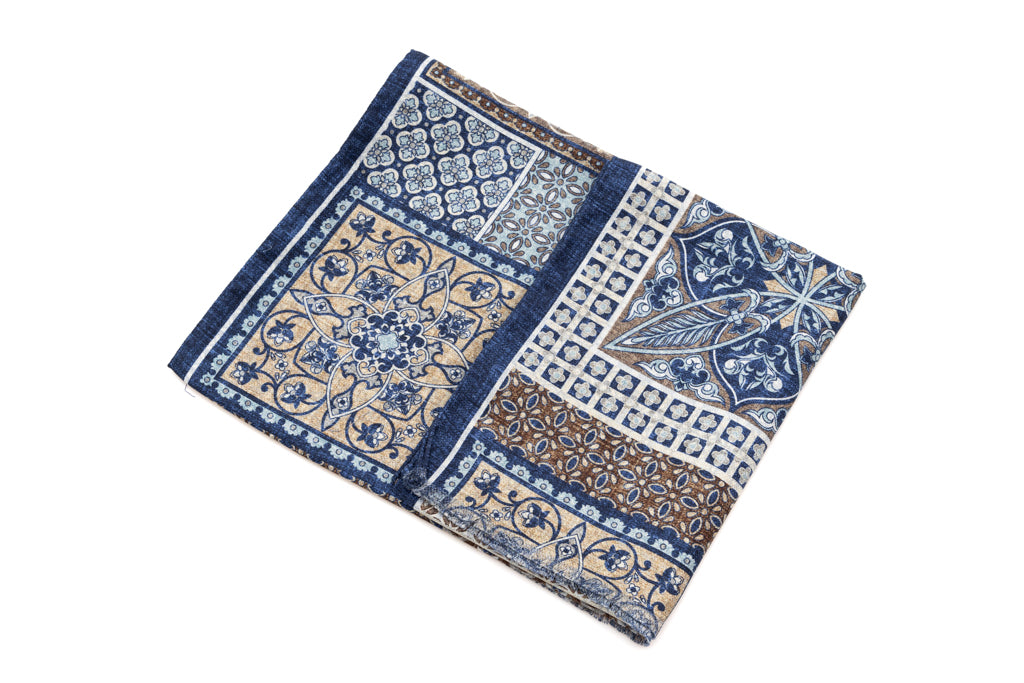 Écharpe bleue en pur soie à motif