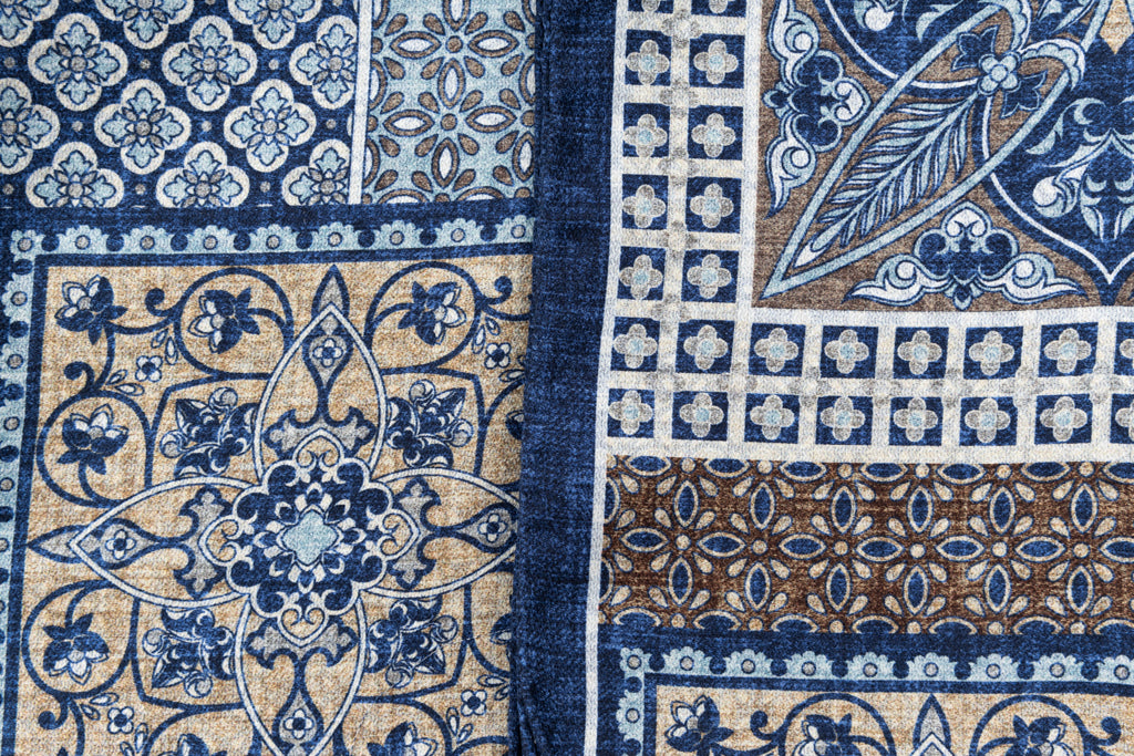 Blauwe sjaal van puur zijde met patroon