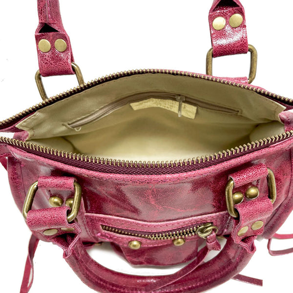 Borsa a mano piccola in pelle spatolata con borchie - K072