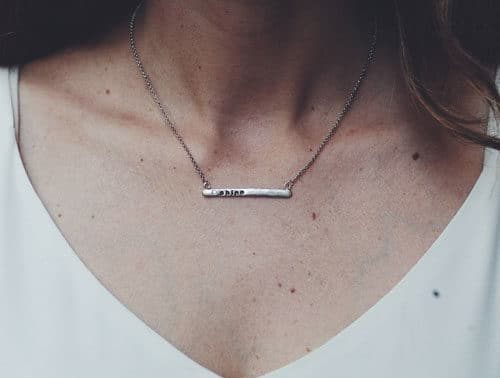 la tua parola dell'anno WOTY sulla collana