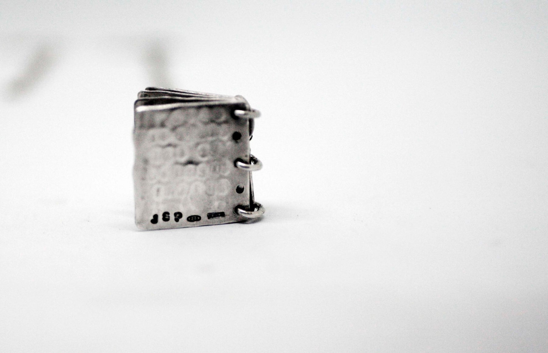 libro_argento ciondolo