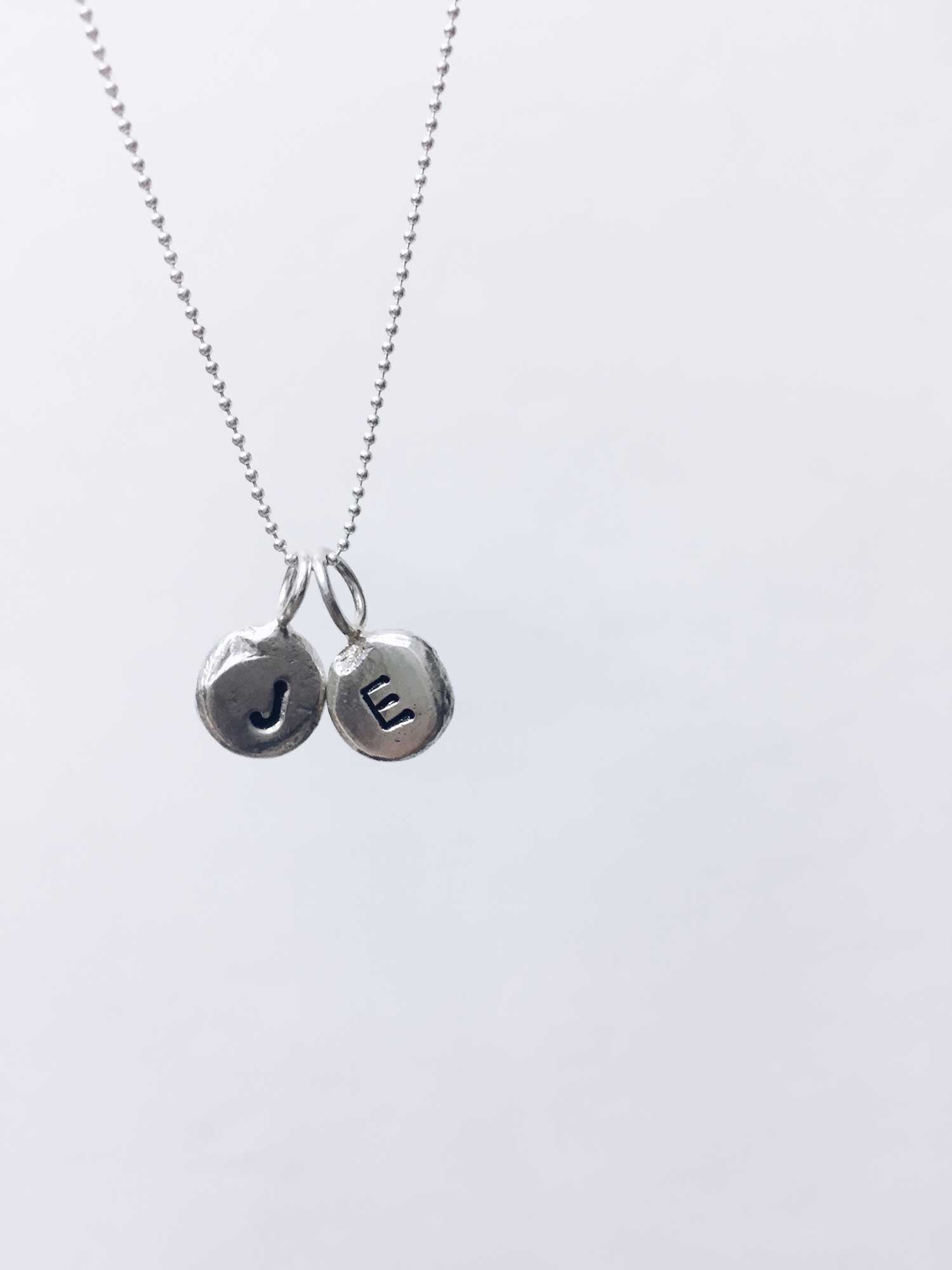 collana-con-pepite-e-lettera