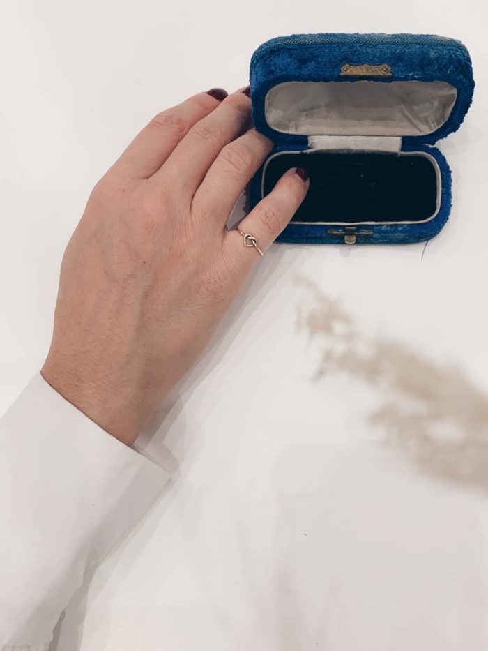 anello a cuore con nodo