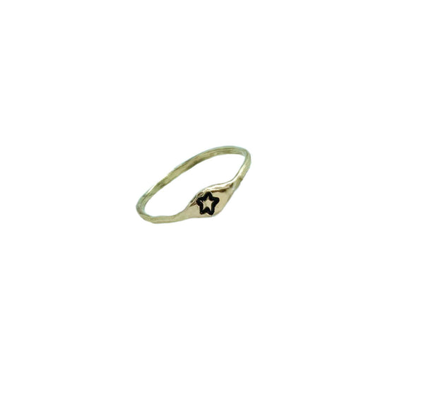 anello con iniziale