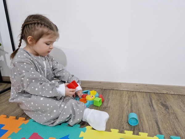 Tanja two-layer sleeping bag with legs and sleeves - White stars on grey background