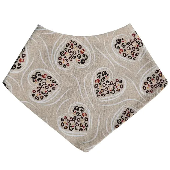 Bib scarf - Leopard hearts