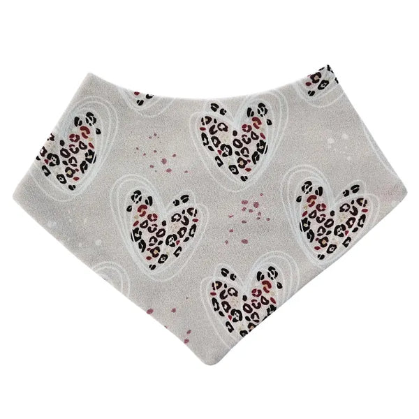 Bib scarf - Leopard hearts - beige