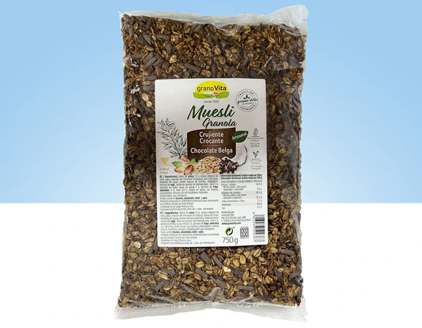 Nuestra combinación de muesli incluye pepitas y espirales de chocolate, aroma natural de vainilla, azúcar integral de caña, coco, miel, limón y almendras. ¡Un irresistible combo de cereales nutritivos!