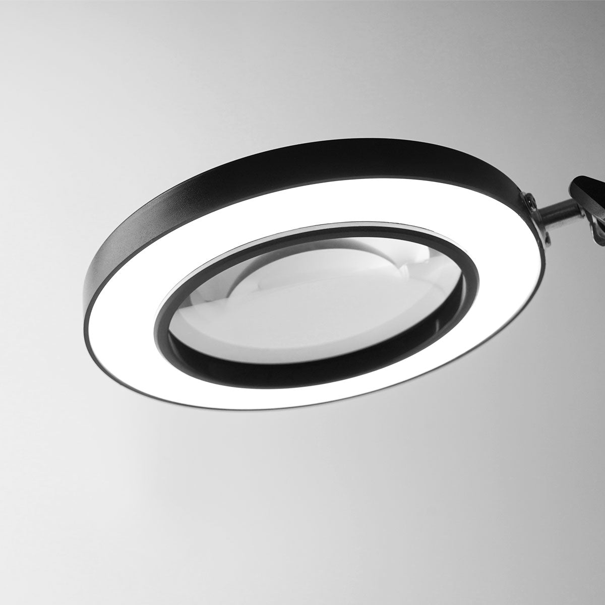 Zoom It! – LED Desk Lamp JN