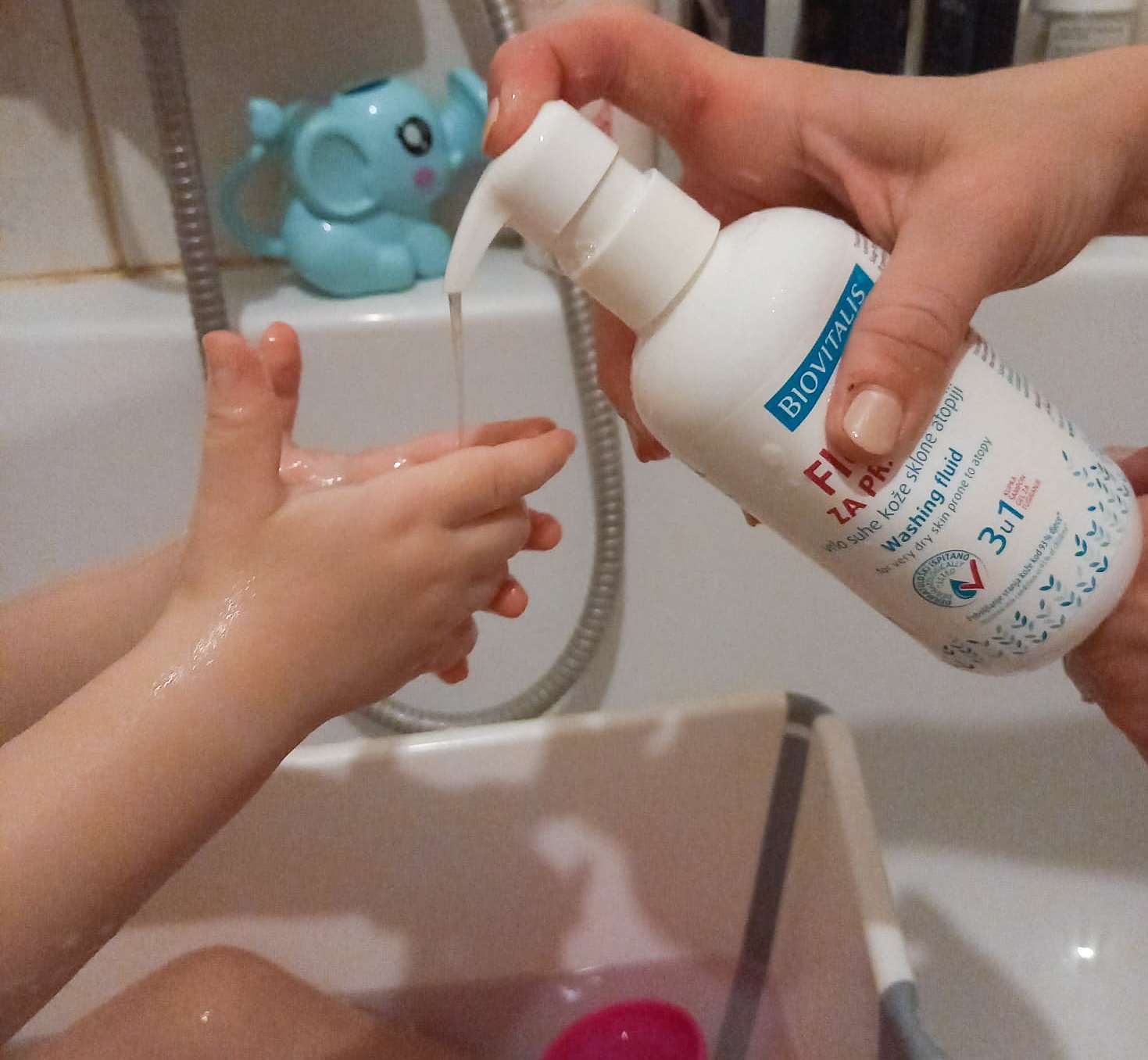 Fluid for washing very dry skin prone to atopy MINI