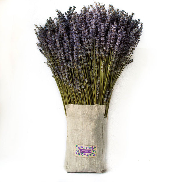 Mazzo di lavanda in una borsa di lino