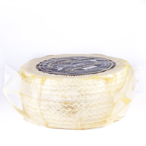Aged Goat Cheese from Raw Milk in Extra Virgin Olive Oil Grande