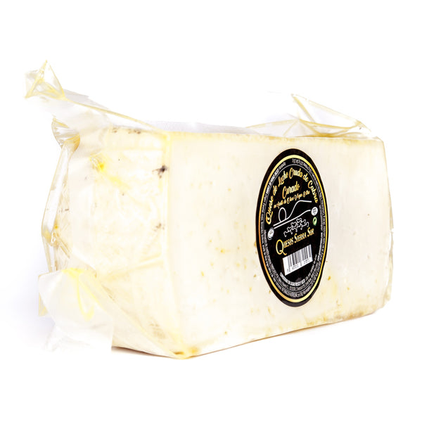 Queso de cabra curado hecho con leche cruda en AOVE Medio queso