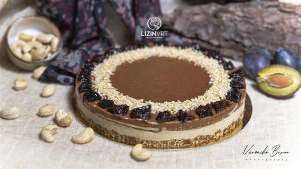 EKO PRESNA TORTA sliva / ORGANIC RAW CAKE plum